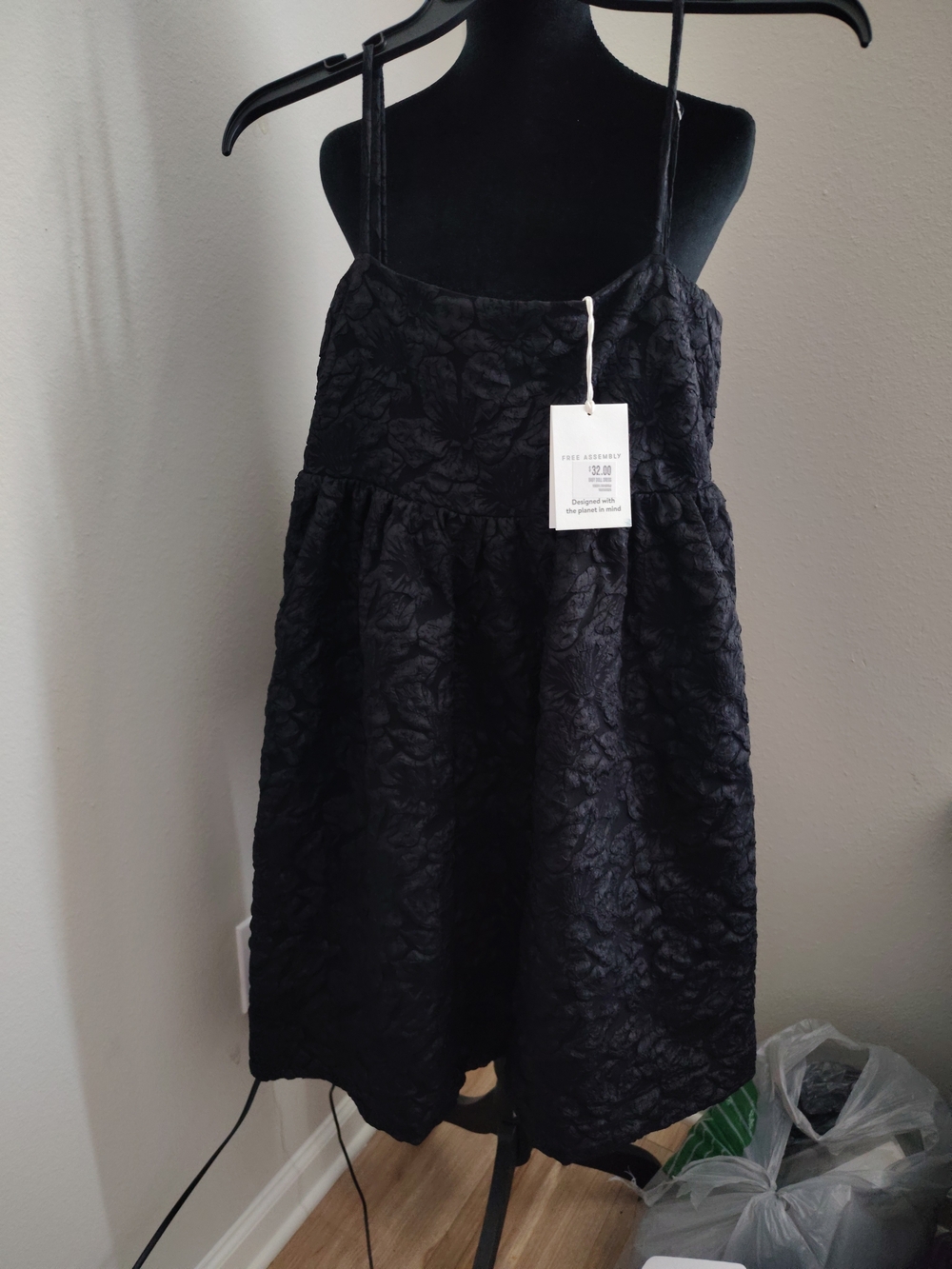 Nwt Free Assembly Womens Sz  XS 0-2Black Sleeveless Floral Mini Party Prom Dress